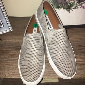 BRAND NEW NEVER WORN STEVE MADDEN SLIP ONS